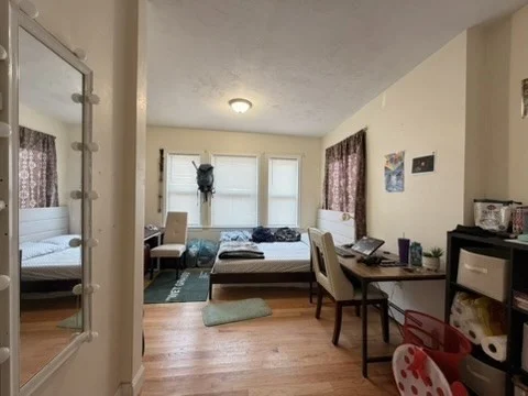 4 bed, 1 bath apartment for rent at 12-14 Weld Hill Unit 1, Jamaica Plain — photo 5 of 12