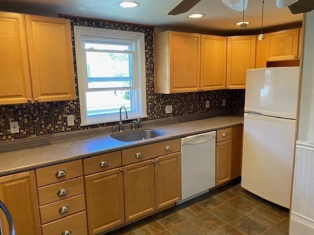 3 bed, 1 bath apartment for rent at 12-14 Willow St Unit 12, Concord — photo 2 of 14