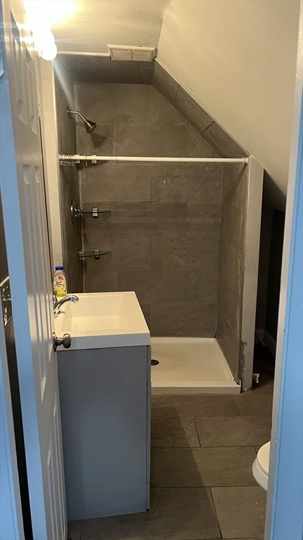 2 bed, 1 bath apartment for rent at 12.5 Benefit St Unit 2, Worcester — photo 8 of 10
