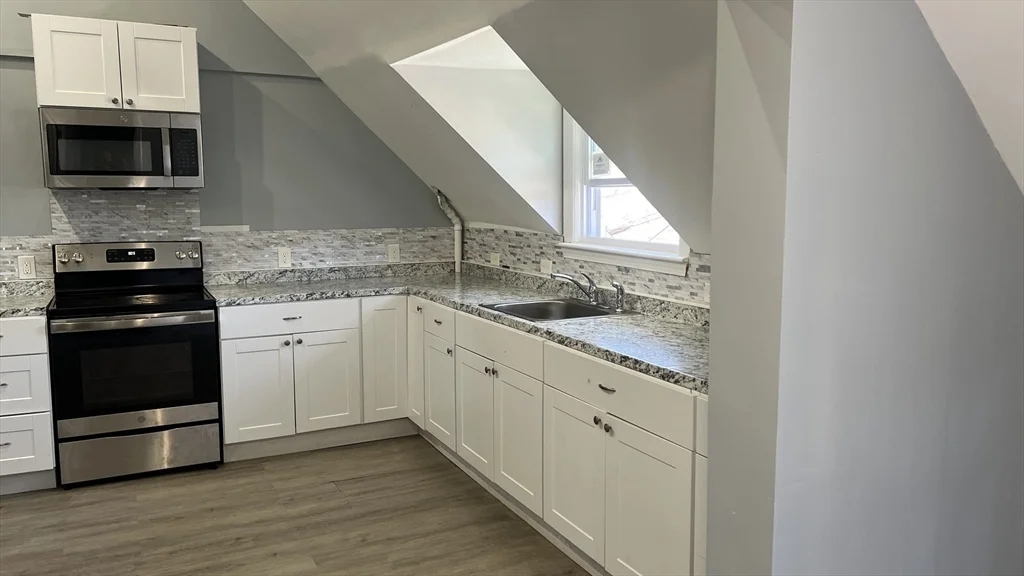 2 bed, 1 bath apartment for rent at 12.5 Benefit St Unit 2, Worcester — photo 1 of 10