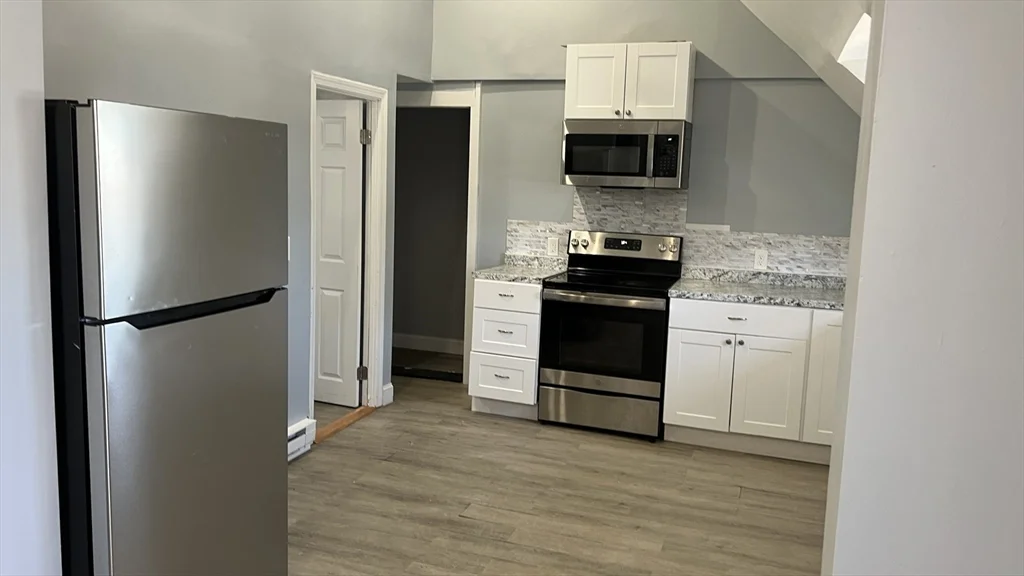 2 bed, 1 bath apartment for rent at 12.5 Benefit St Unit 2, Worcester — photo 2 of 10