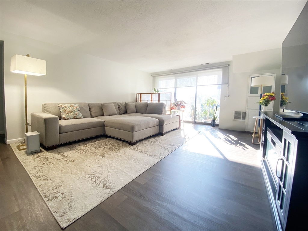 2 bed, 2 bath apartment for rent at 12 9th St Unit 401, Medford — photo 2 of 15
