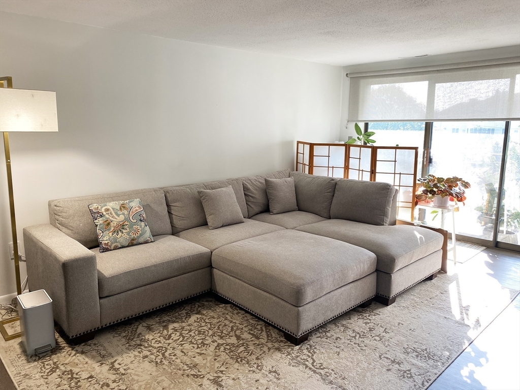 2 bed, 2 bath apartment for rent at 12 9th St Unit 401, Medford — photo 3 of 15