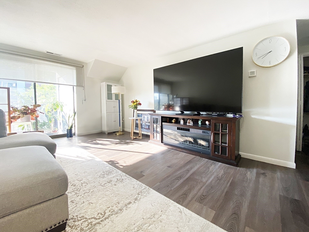 2 bed, 2 bath apartment for rent at 12 9th St Unit 401, Medford — photo 4 of 15