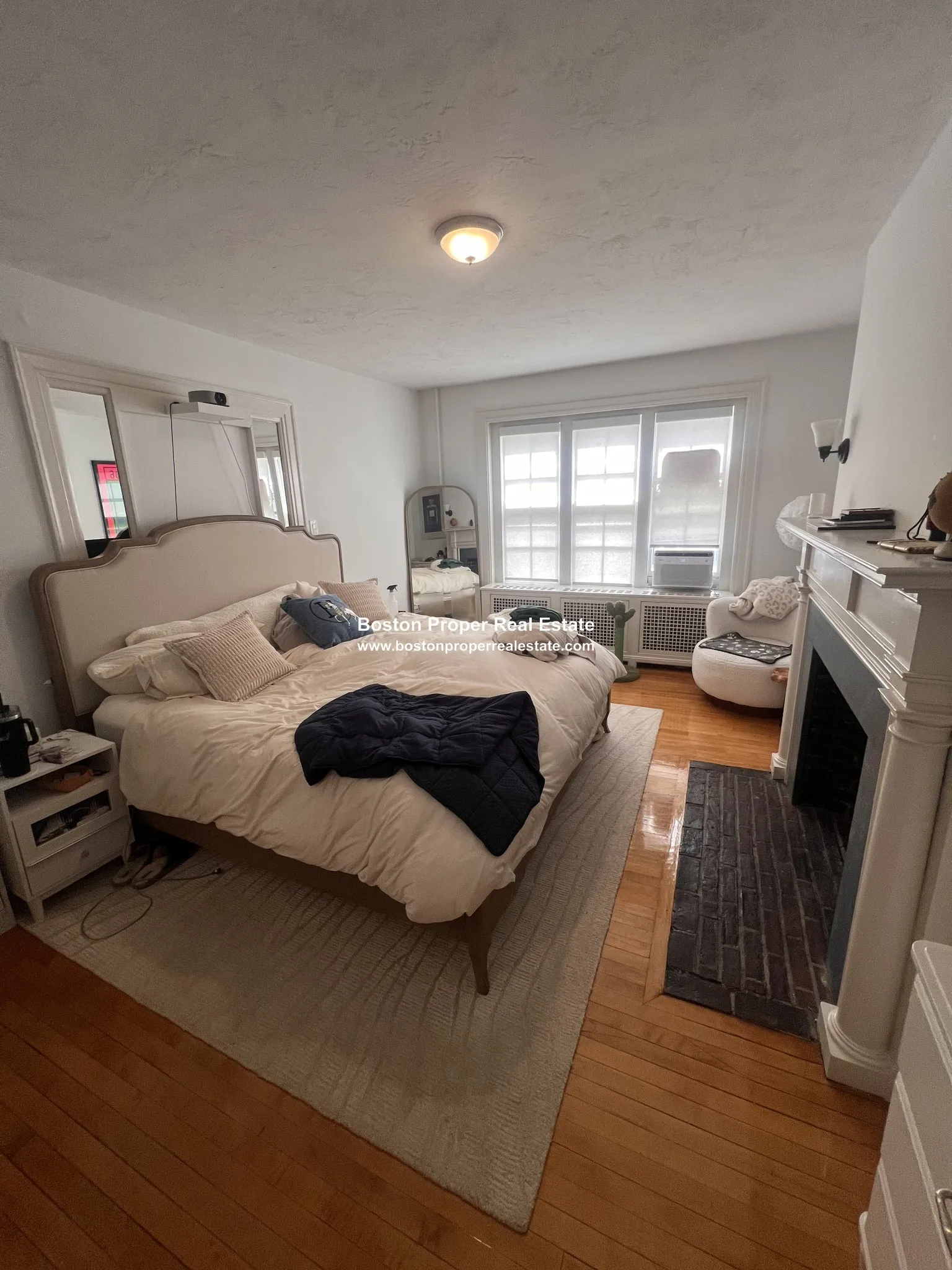 4 bed, 2 bath apartment for rent at 12 Aberdeen St Unit 1, Fenway — photo 2 of 16