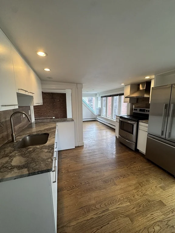 2 bed, 1 bath apartment for rent at 12 Aberdeen St Unit 3, Fenway — photo 4 of 8