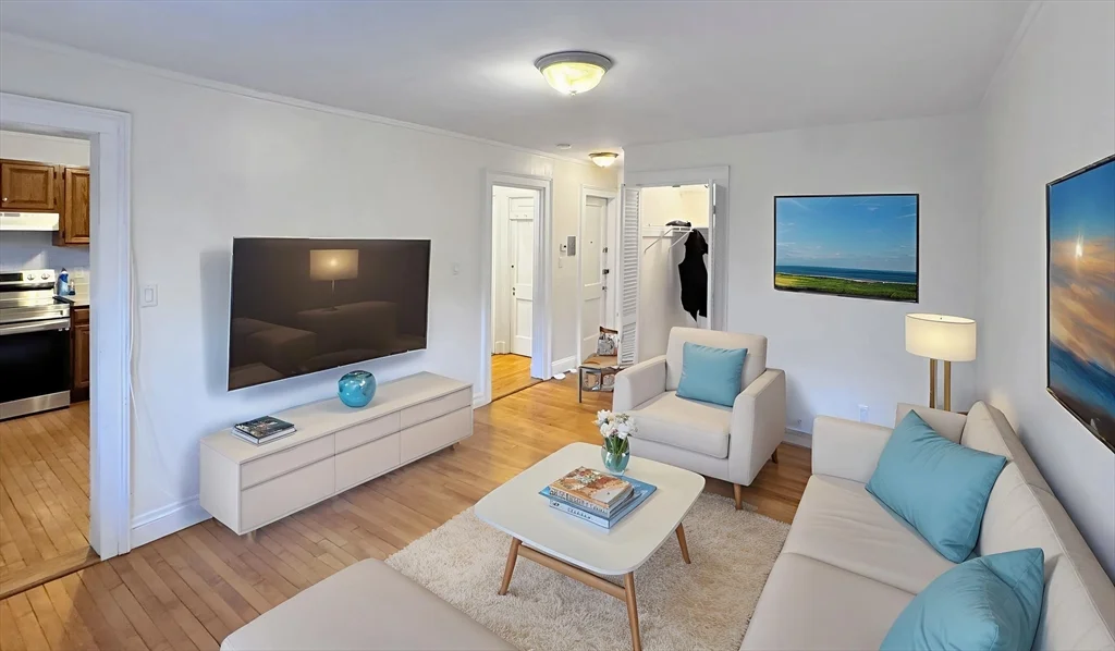 2 bed, 1 bath apartment for rent at 12 Aberdeen Unit 2, Fenway — photo 2 of 11