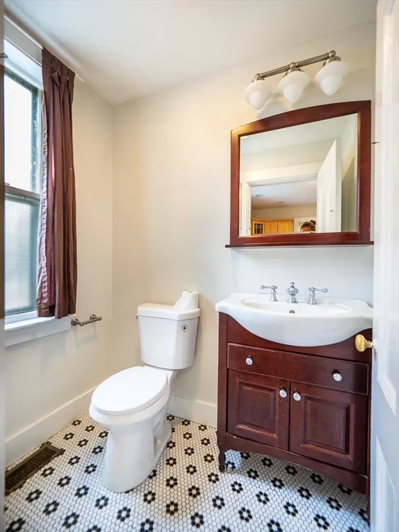 5 bed, 2.5 bath apartment for rent at 12 Adella Pl Unit 1, Allston — photo 6 of 37