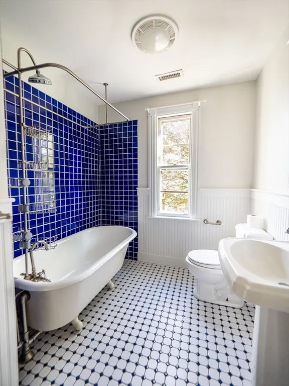 5 bed, 2.5 bath apartment for rent at 12 Adella Pl Unit 1, Allston — photo 18 of 37
