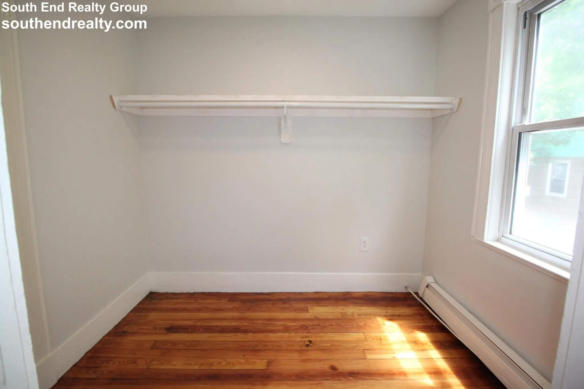 3 bed, 1 bath apartment for rent at 12 Albion Pl Unit 2, Medford Street / The Neck — photo 4 of 21