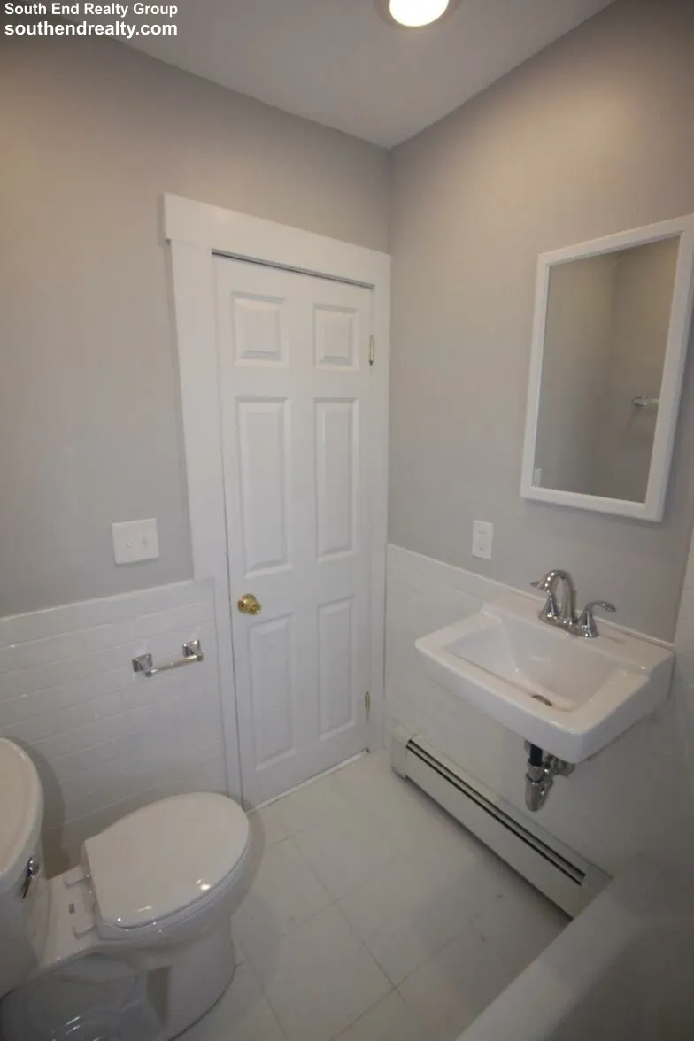 3 bed, 1 bath apartment for rent at 12 Albion Pl Unit 2, Medford Street / The Neck — photo 19 of 21