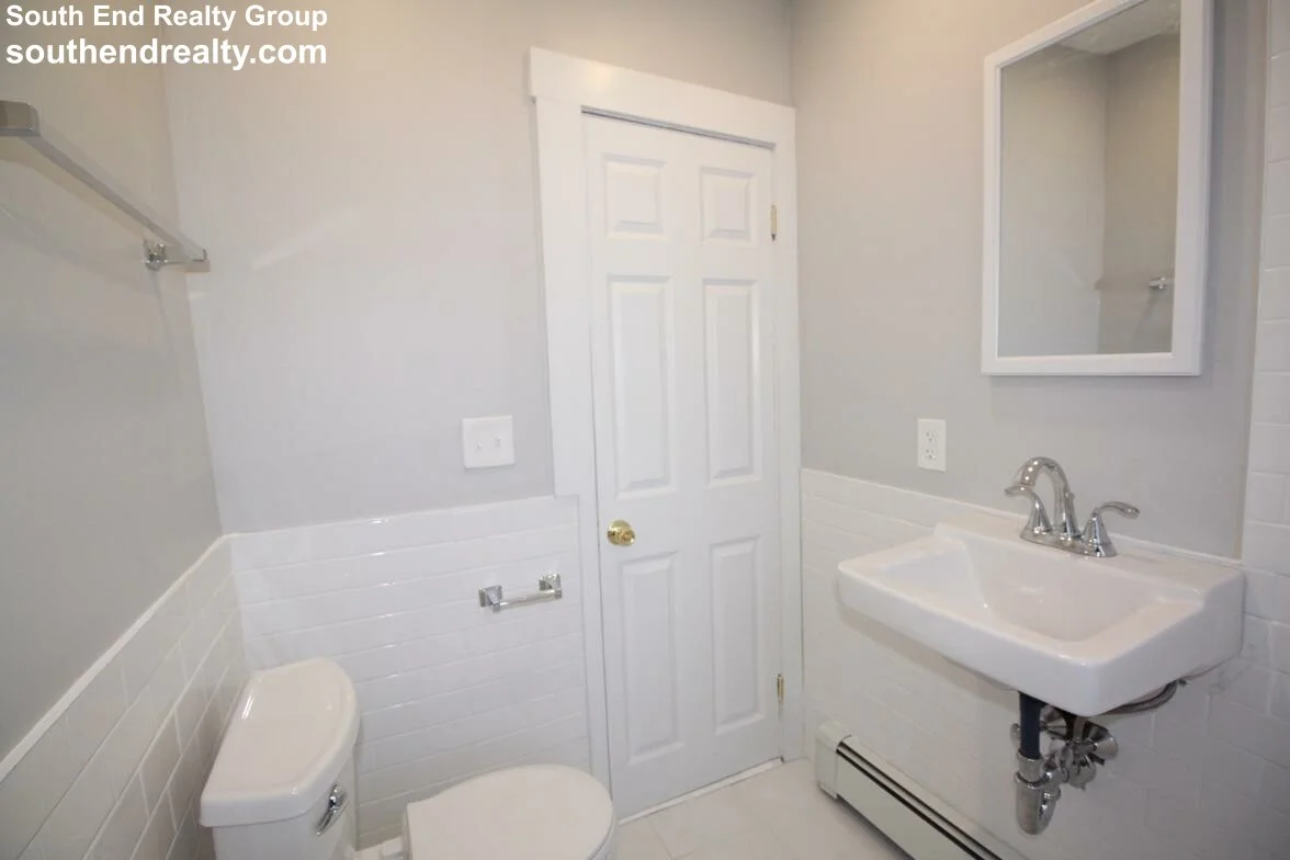 3 bed, 1 bath apartment for rent at 12 Albion Pl Unit 2, Medford Street / The Neck — photo 20 of 21