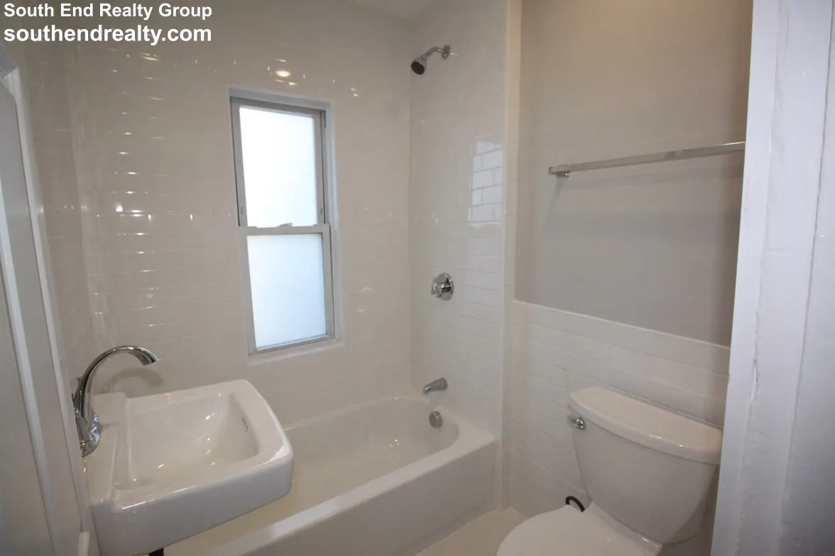 3 bed, 1 bath apartment for rent at 12 Albion Pl Unit 2, Medford Street / The Neck — photo 17 of 21
