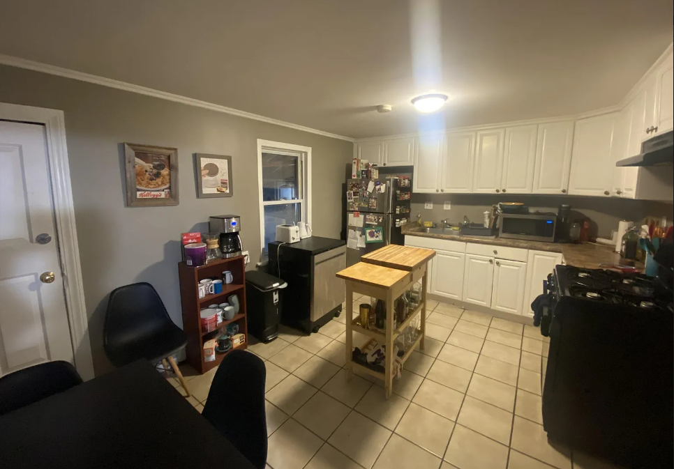 2 bed, 1 bath apartment for rent at 12 Allen St Unit 1, Ward Two — photo 5 of 10