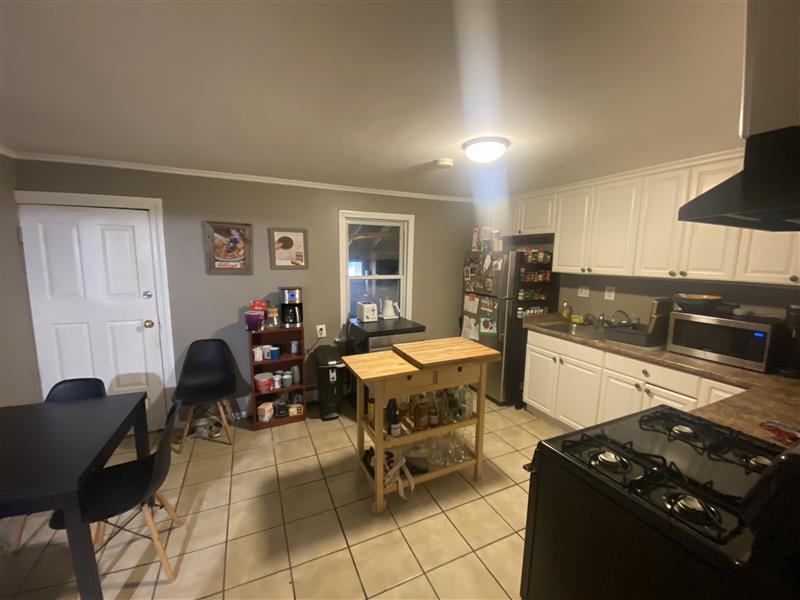 2 bed, 1.5 bath apartment for rent at 12 Allen St Unit 2, Ward Two — photo 7 of 9