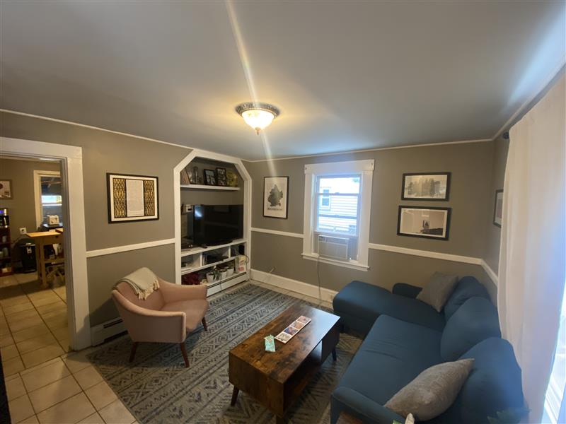 2 bed, 1.5 bath apartment for rent at 12 Allen St Unit 2, Ward Two — photo 1 of 9