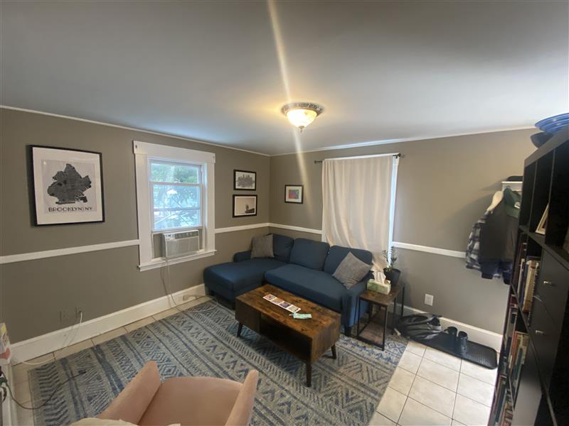2 bed, 1.5 bath apartment for rent at 12 Allen St Unit 2, Ward Two — photo 4 of 9