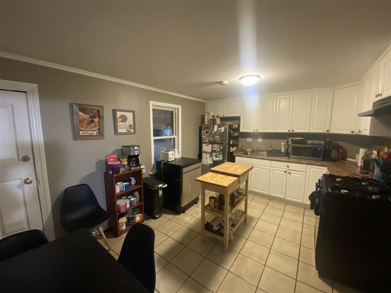 2 bed, 1.5 bath apartment for rent at 12 Allen St Unit 2, Ward Two — photo 2 of 9