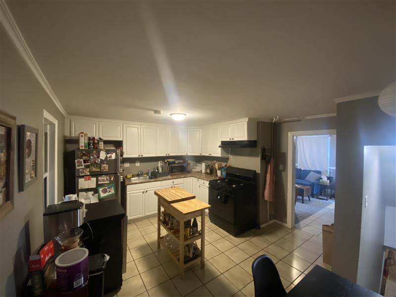 2 bed, 1.5 bath apartment for rent at 12 Allen St Unit 2, Ward Two — photo 3 of 9