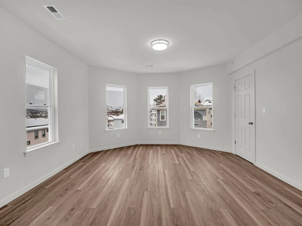 5 bed, 2 bath apartment for rent at 12 Alpine St Unit 1, Worcester — photo 12 of 33