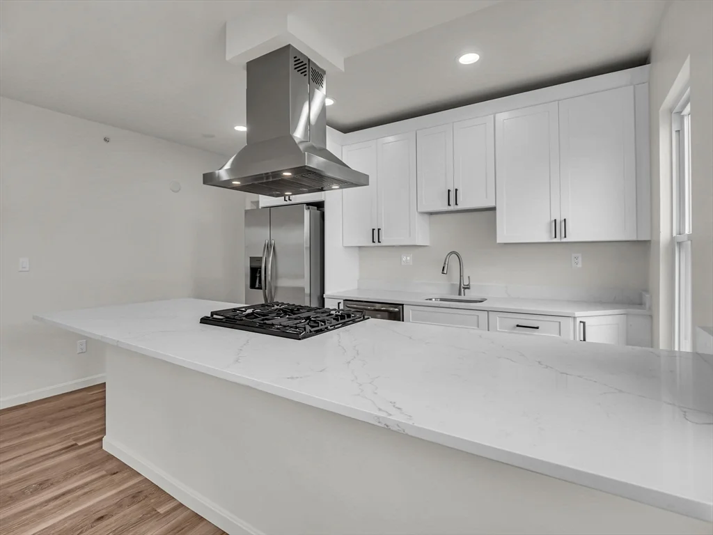 5 bed, 2 bath apartment for rent at 12 Alpine St Unit 1, Worcester — photo 3 of 33