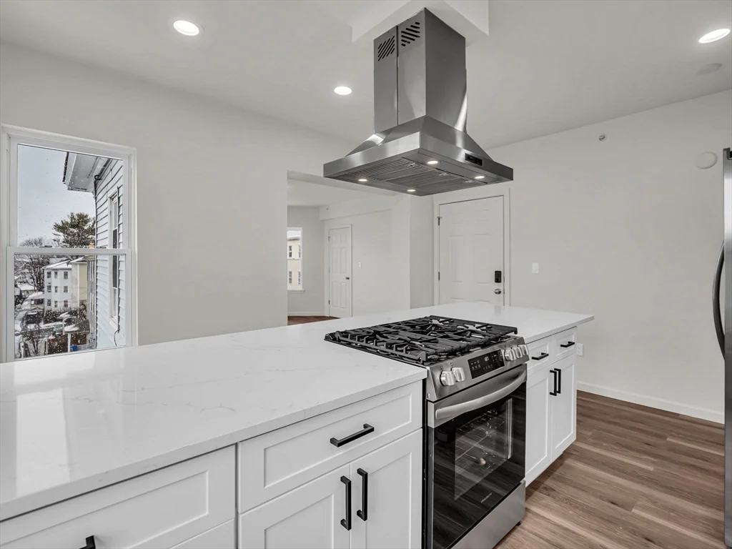 5 bed, 2 bath apartment for rent at 12 Alpine St Unit 1, Worcester — photo 8 of 33