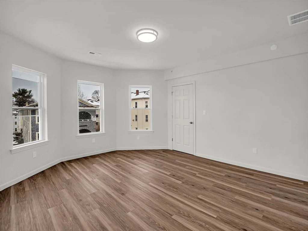 5 bed, 2 bath apartment for rent at 12 Alpine St Unit 1, Worcester — photo 9 of 33