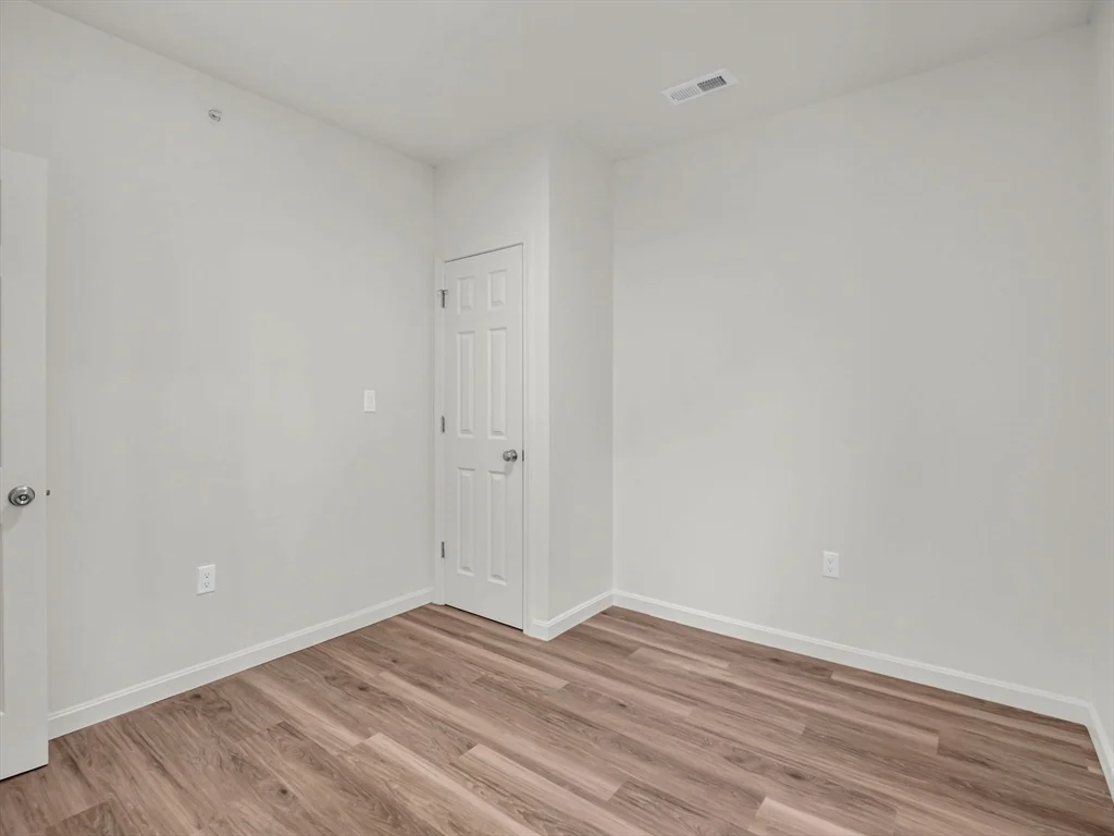 5 bed, 2 bath apartment for rent at 12 Alpine St Unit 1, Worcester — photo 23 of 33