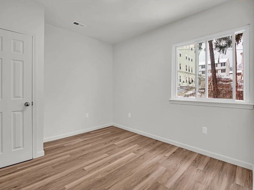 5 bed, 2 bath apartment for rent at 12 Alpine St Unit 1, Worcester — photo 25 of 33