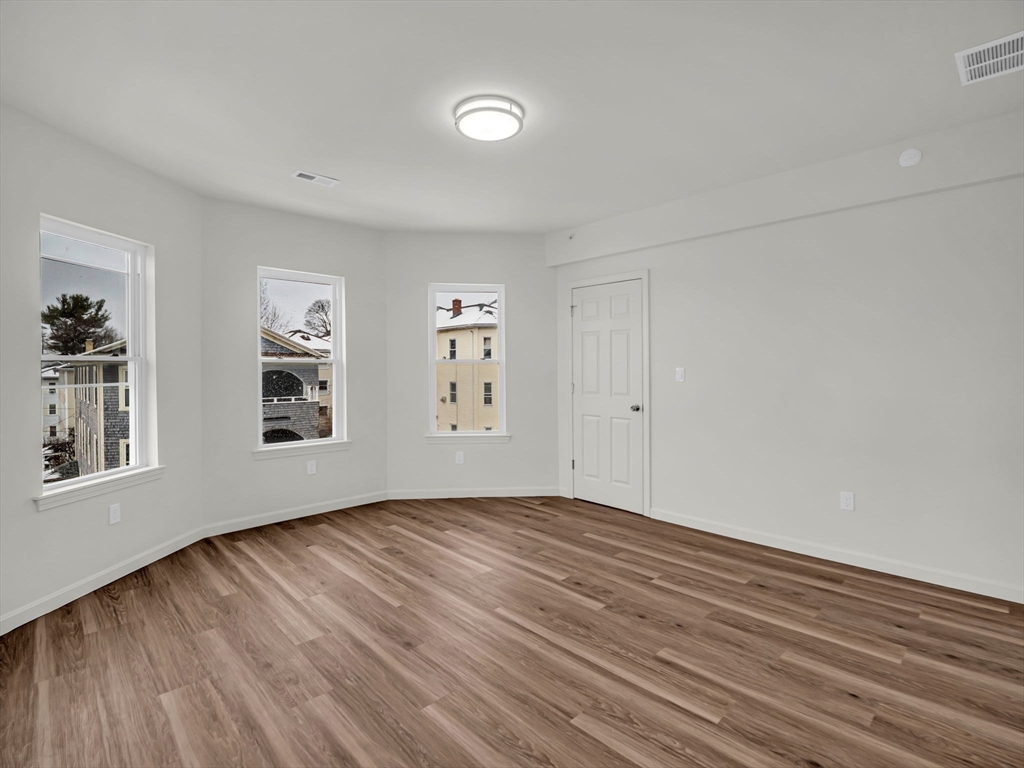 4 bed, 2 bath apartment for rent at 12 Alpine St Unit 2, Worcester — photo 9 of 33