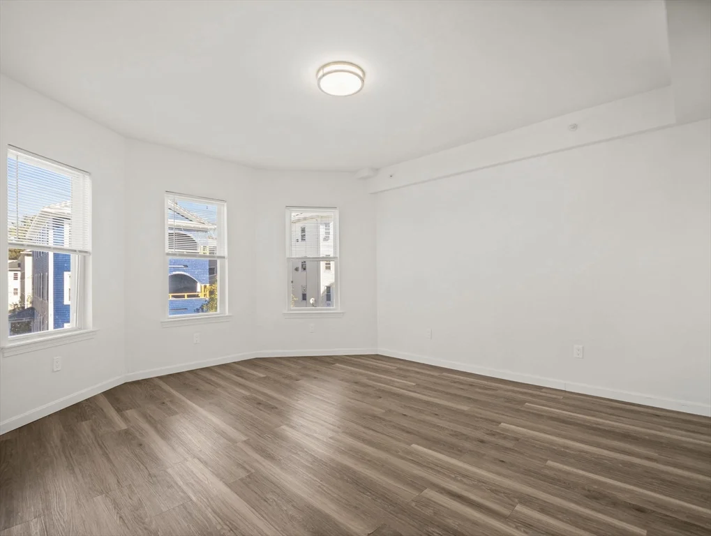 4 bed, 2 bath apartment for rent at 12 Alpine St Unit 2, Worcester — photo 3 of 41