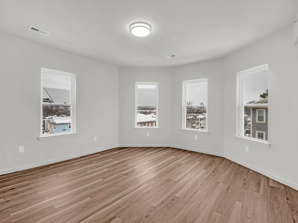 4 bed, 2 bath apartment for rent at 12 Alpine St Unit 3, Worcester — photo 10 of 35