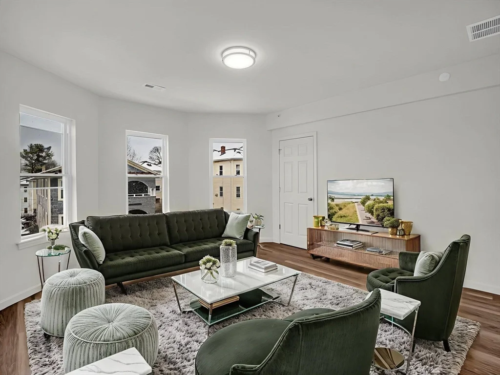 4 bed, 2 bath apartment for rent at 12 Alpine St Unit 3, Worcester
