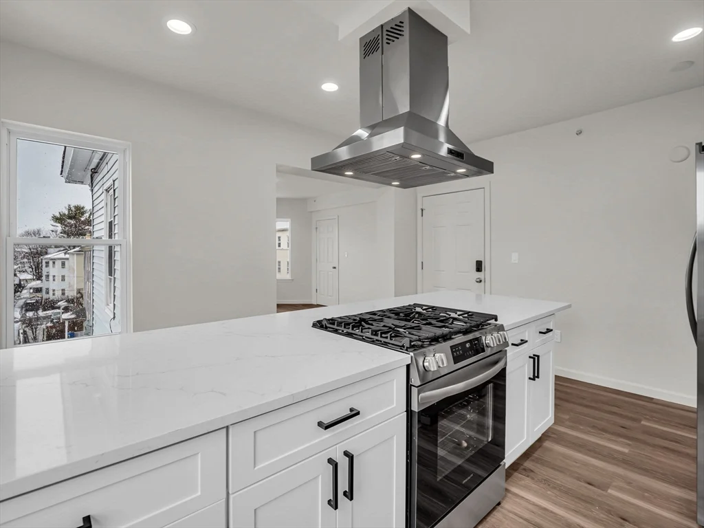 4 bed, 2 bath apartment for rent at 12 Alpine St Unit 3, Worcester — photo 8 of 35