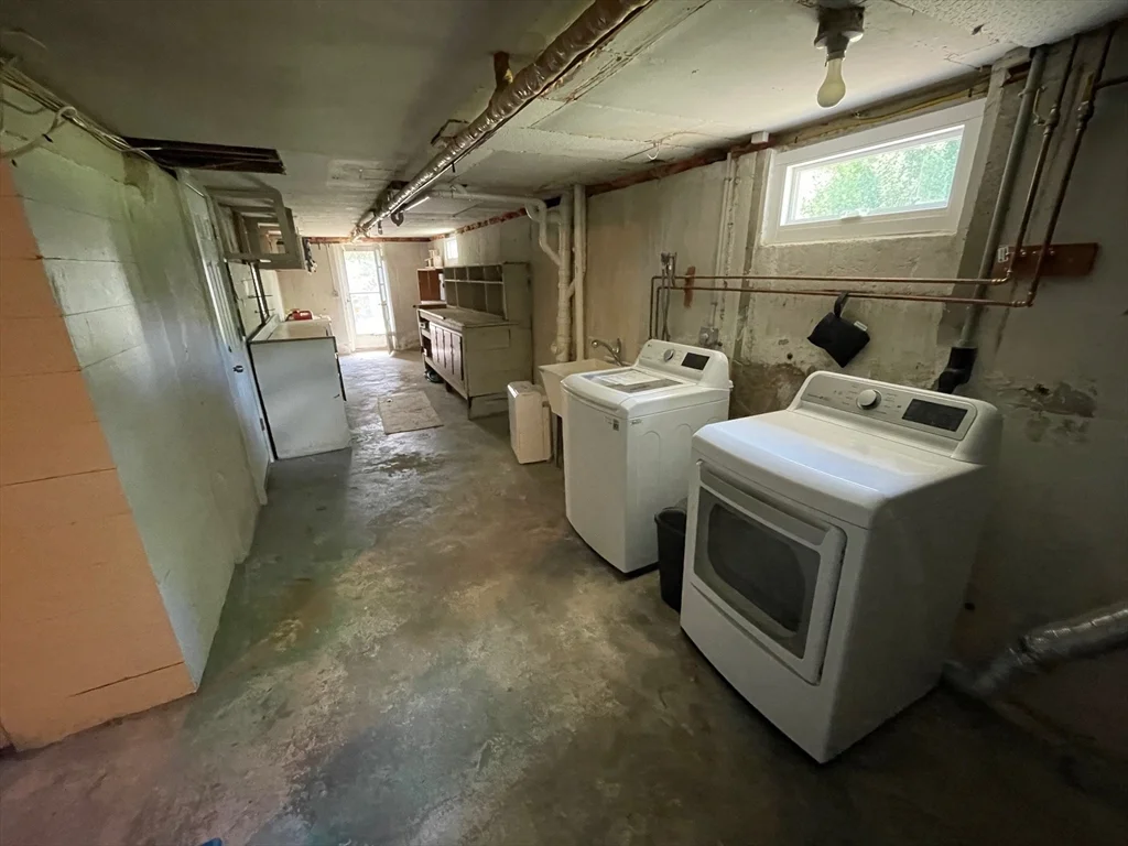 3 bed, 1 bath apartment for rent at 12 Anna Rd, Woburn — photo 17 of 23
