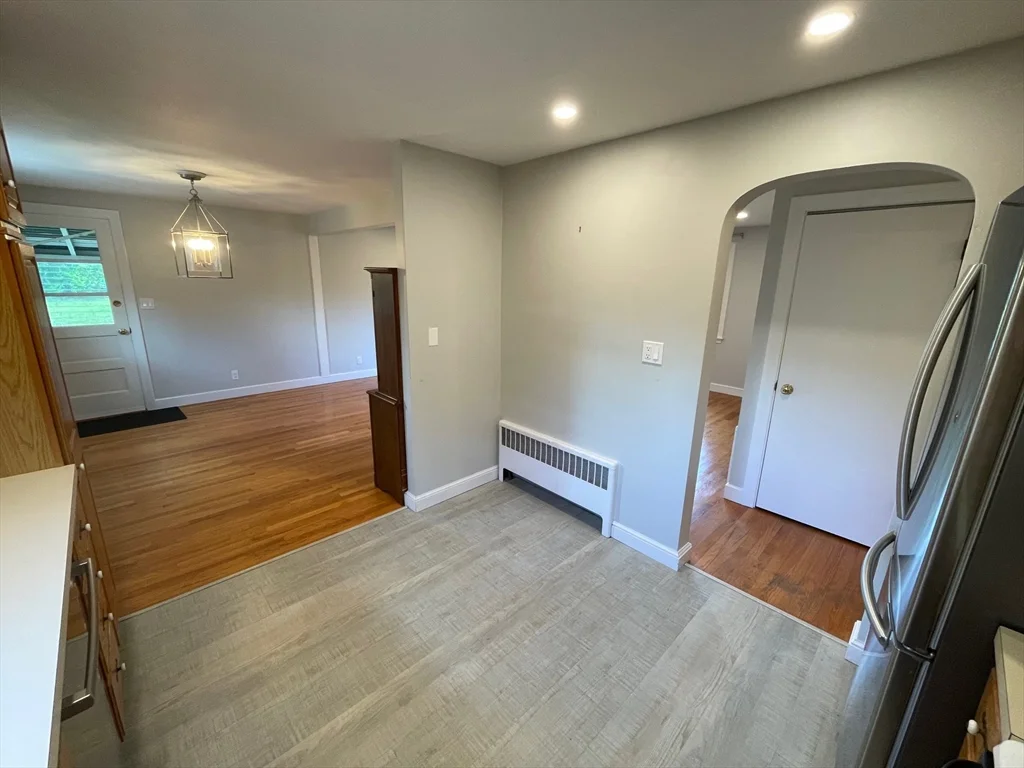3 bed, 1 bath apartment for rent at 12 Anna Rd, Woburn — photo 8 of 23