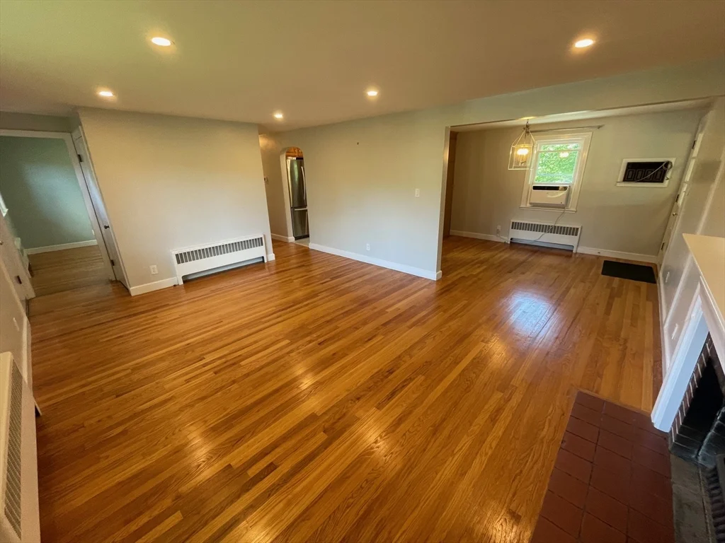 3 bed, 1 bath apartment for rent at 12 Anna Rd, Woburn — photo 3 of 23