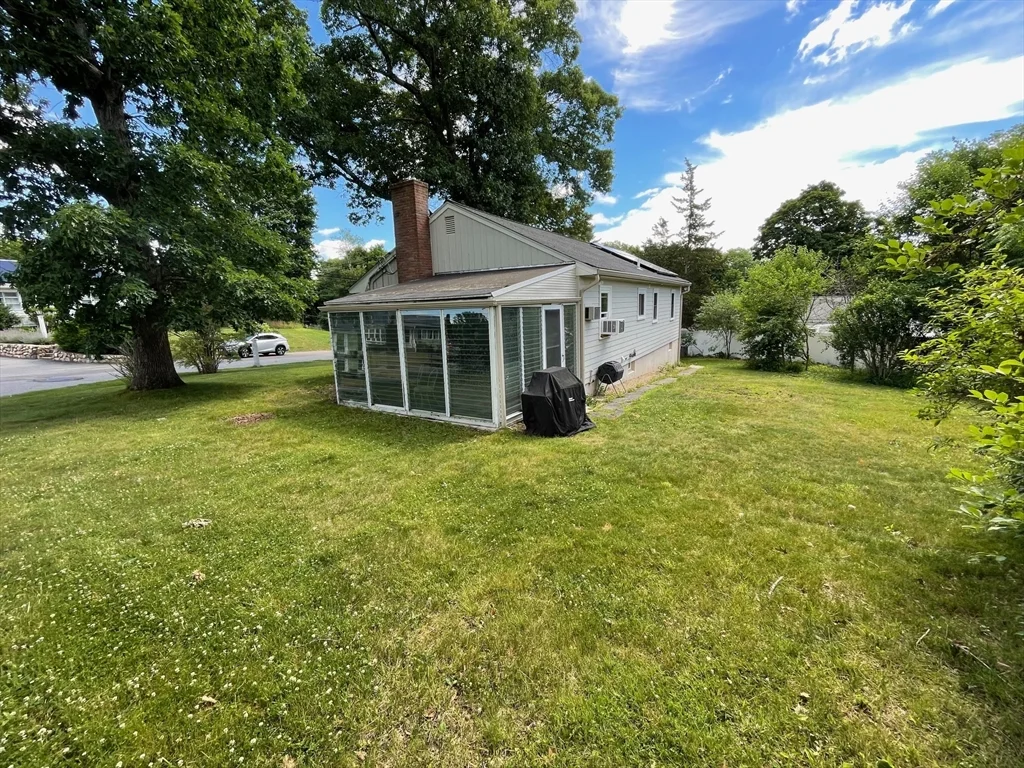 3 bed, 1 bath apartment for rent at 12 Anna Rd, Woburn — photo 21 of 23