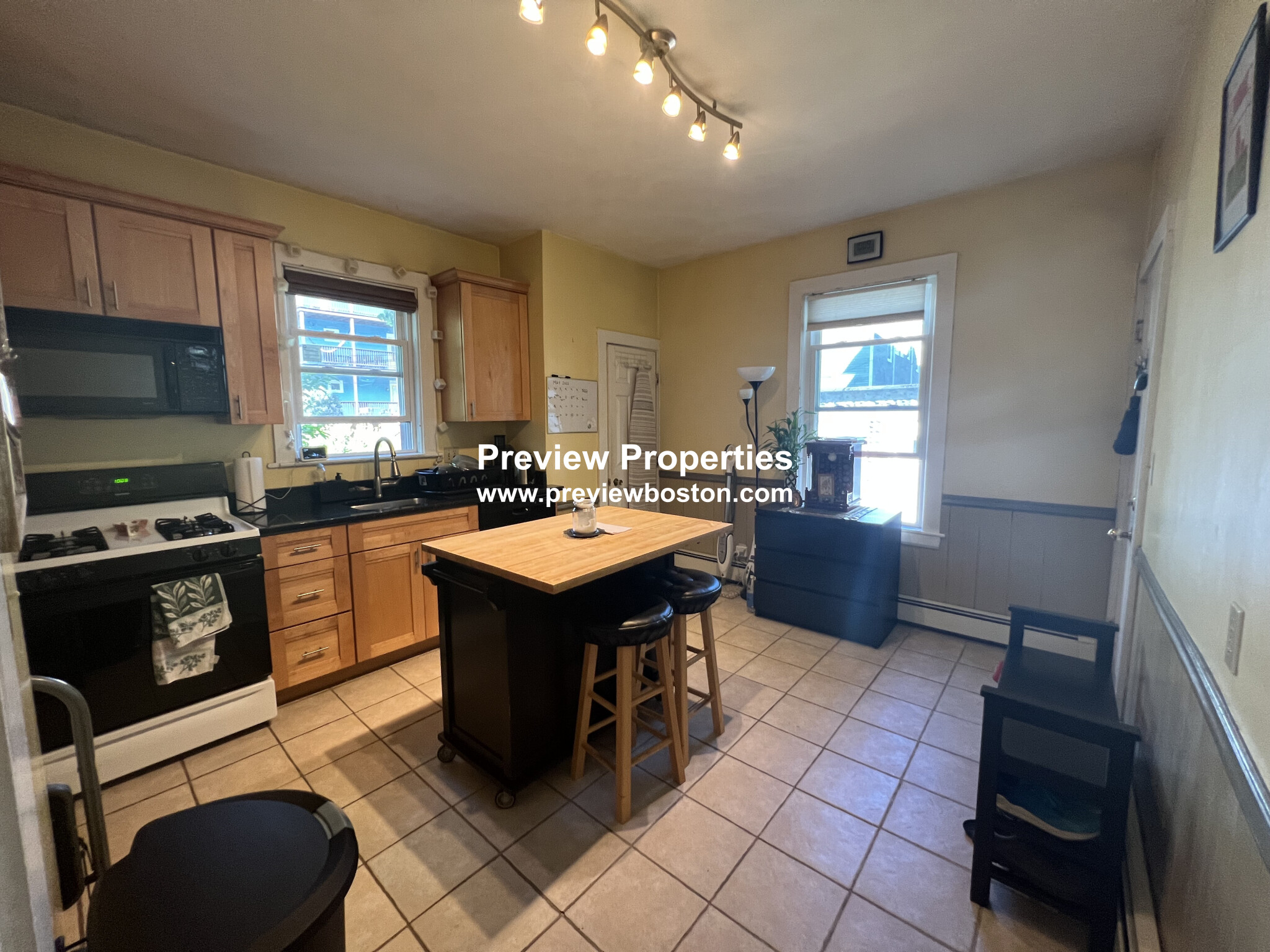 2 bed, 1 bath apartment for rent at 12 Anson St Unit 1, Jamaica Plain — photo 4 of 27