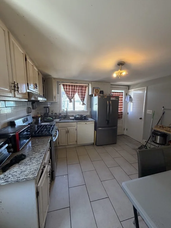 4 bed, 2 bath apartment for rent at 12 Appleton St Unit 2, Malden — photo 2 of 15