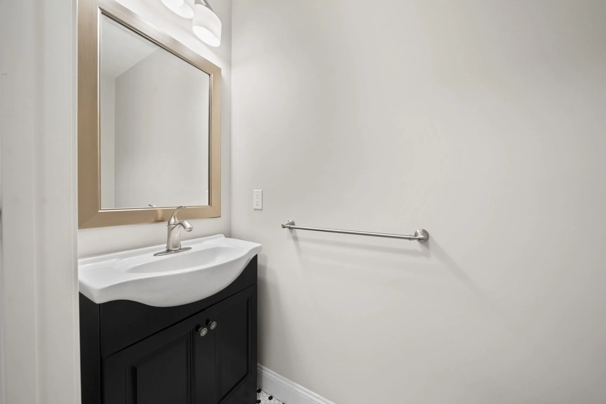 3 bed, 3 bath apartment for rent at 12 Arcadia Ave, Waltham — photo 11 of 34