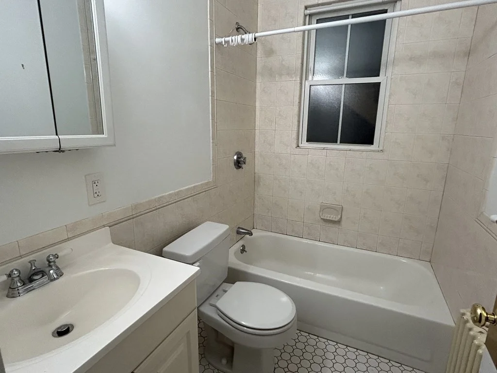 2 bed, 1 bath apartment for rent at 12 Auburn St Unit 1, Malden — photo 9 of 9