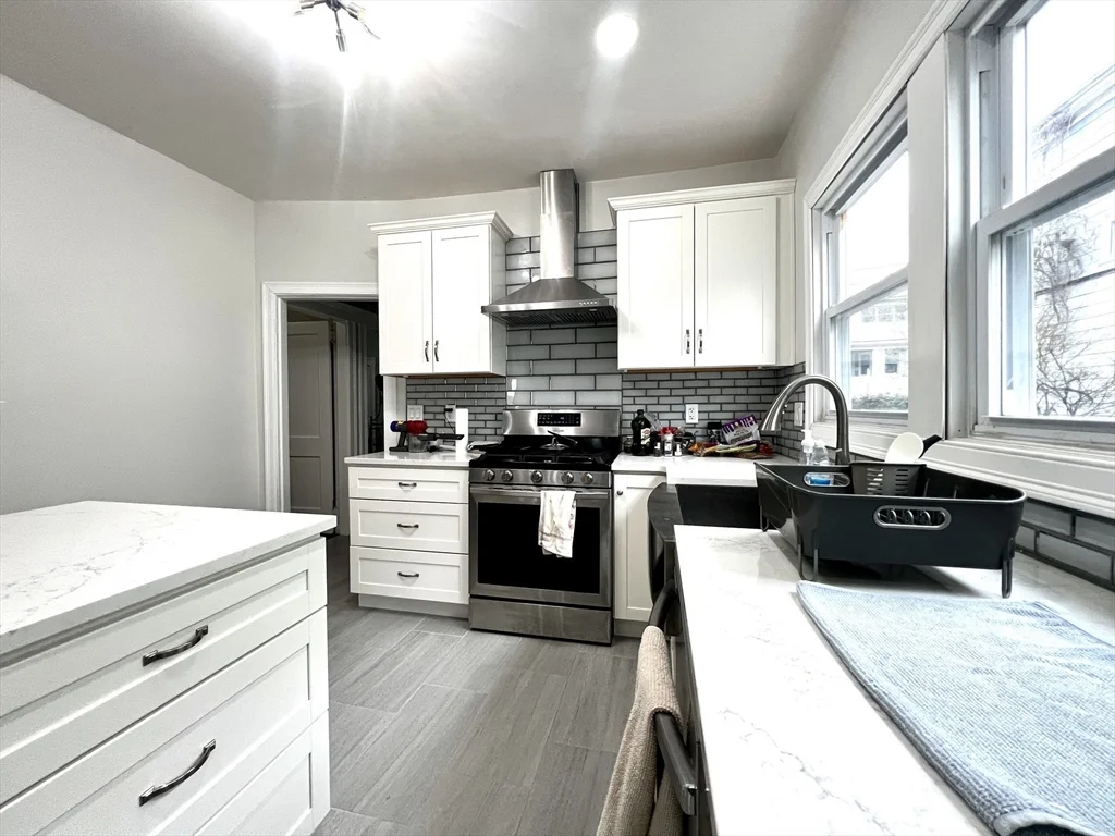 2 bed, 1 bath apartment for rent at 12 Bailey St Unit 1, West Somerville — photo 3 of 14