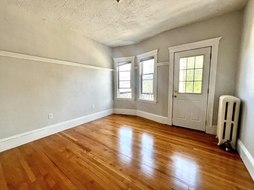 3 bed, 1 bath apartment for rent at 12 Bailey St Unit 2, West Somerville — photo 3 of 15