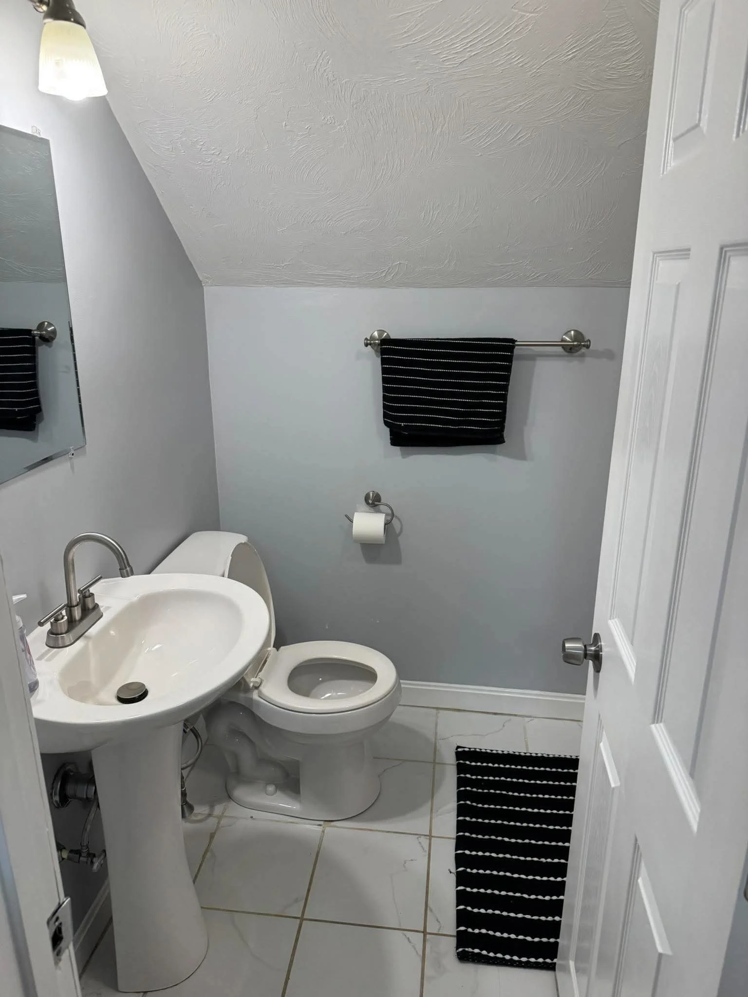 3 bed, 2 bath apartment for rent at 12 Baker Ave, Weymouth — photo 5 of 9