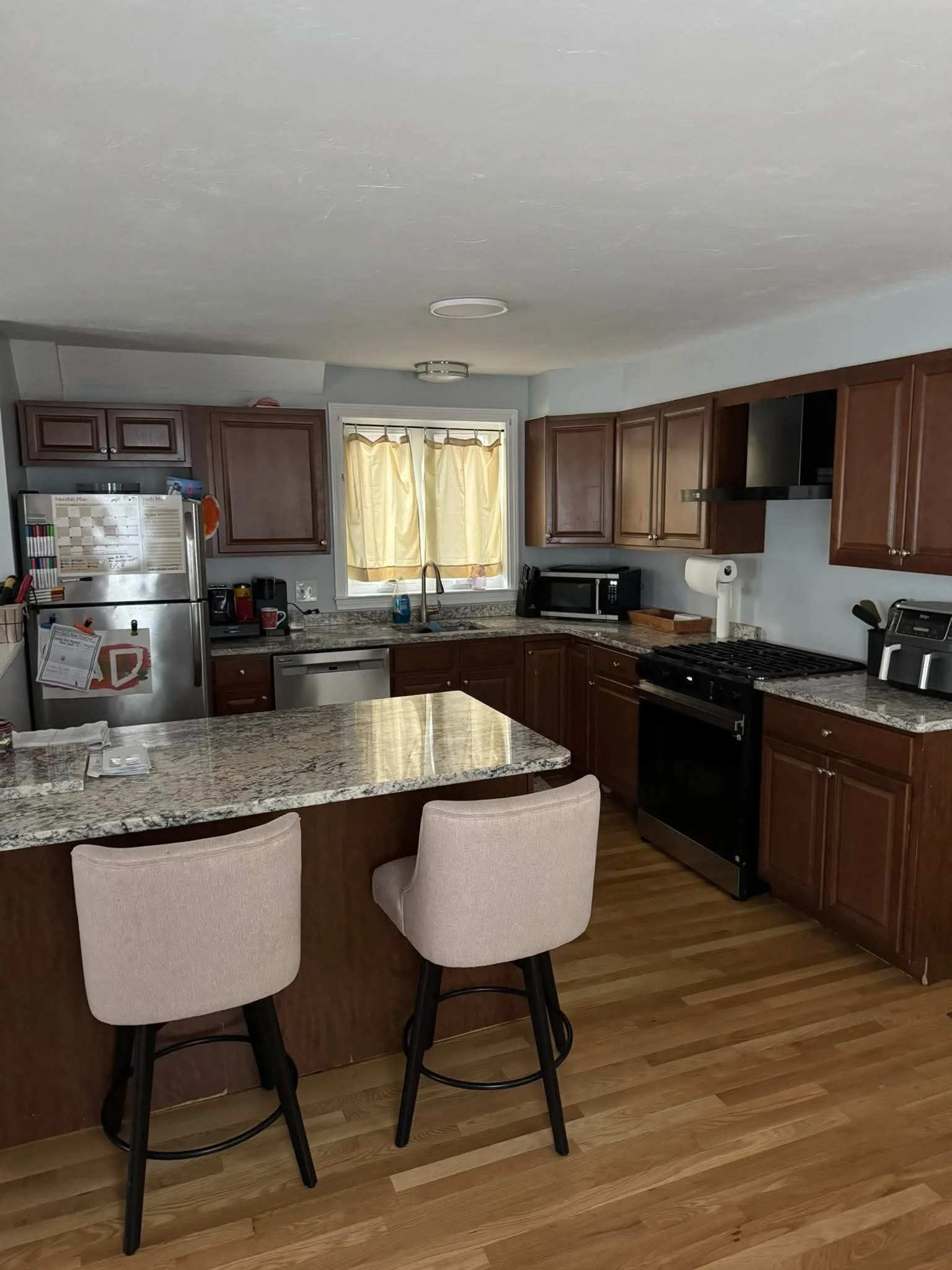 3 bed, 2 bath apartment for rent at 12 Baker Ave, Weymouth — photo 2 of 9