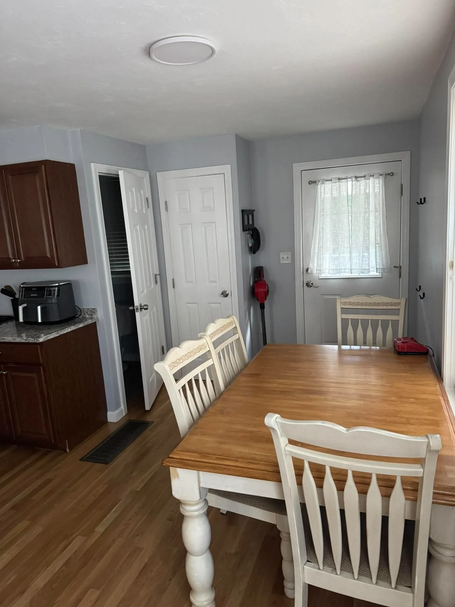 3 bed, 2 bath apartment for rent at 12 Baker Ave, Weymouth — photo 3 of 9