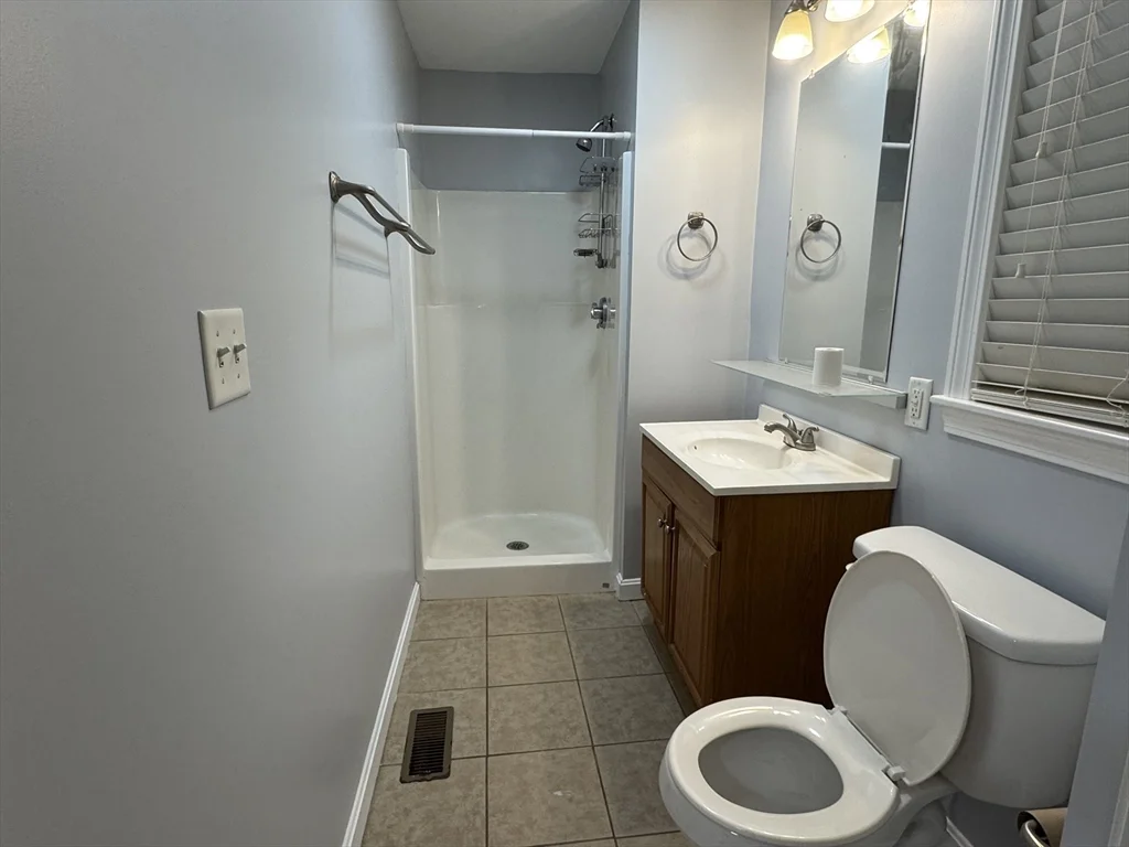 3 bed, 2 bath apartment for rent at 12 Bakers Ave, Weymouth — photo 4 of 8