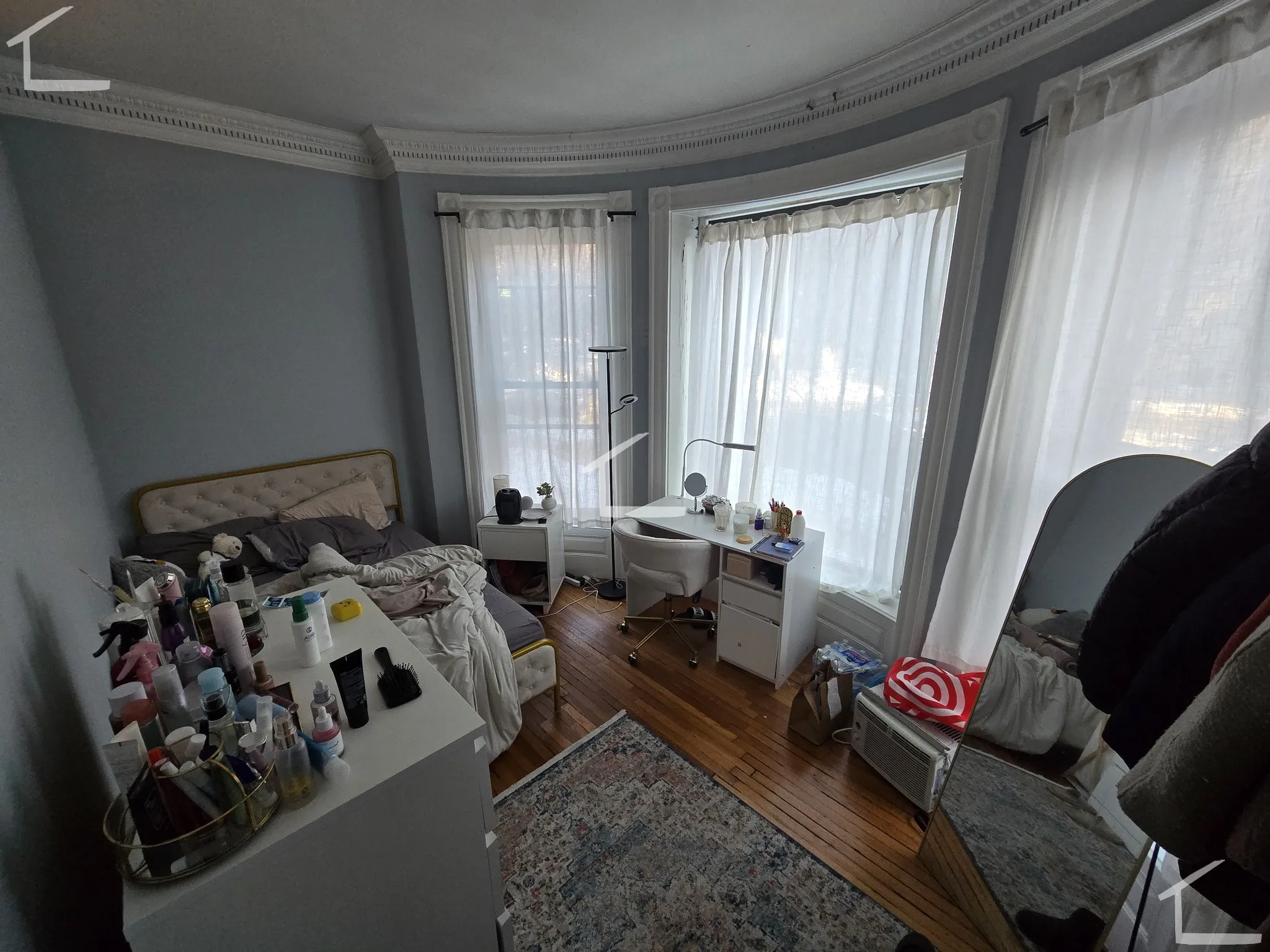 4 bed, 2 bath apartment for rent at 12 Bay State Rd Unit 1, Fenway — photo 4 of 10