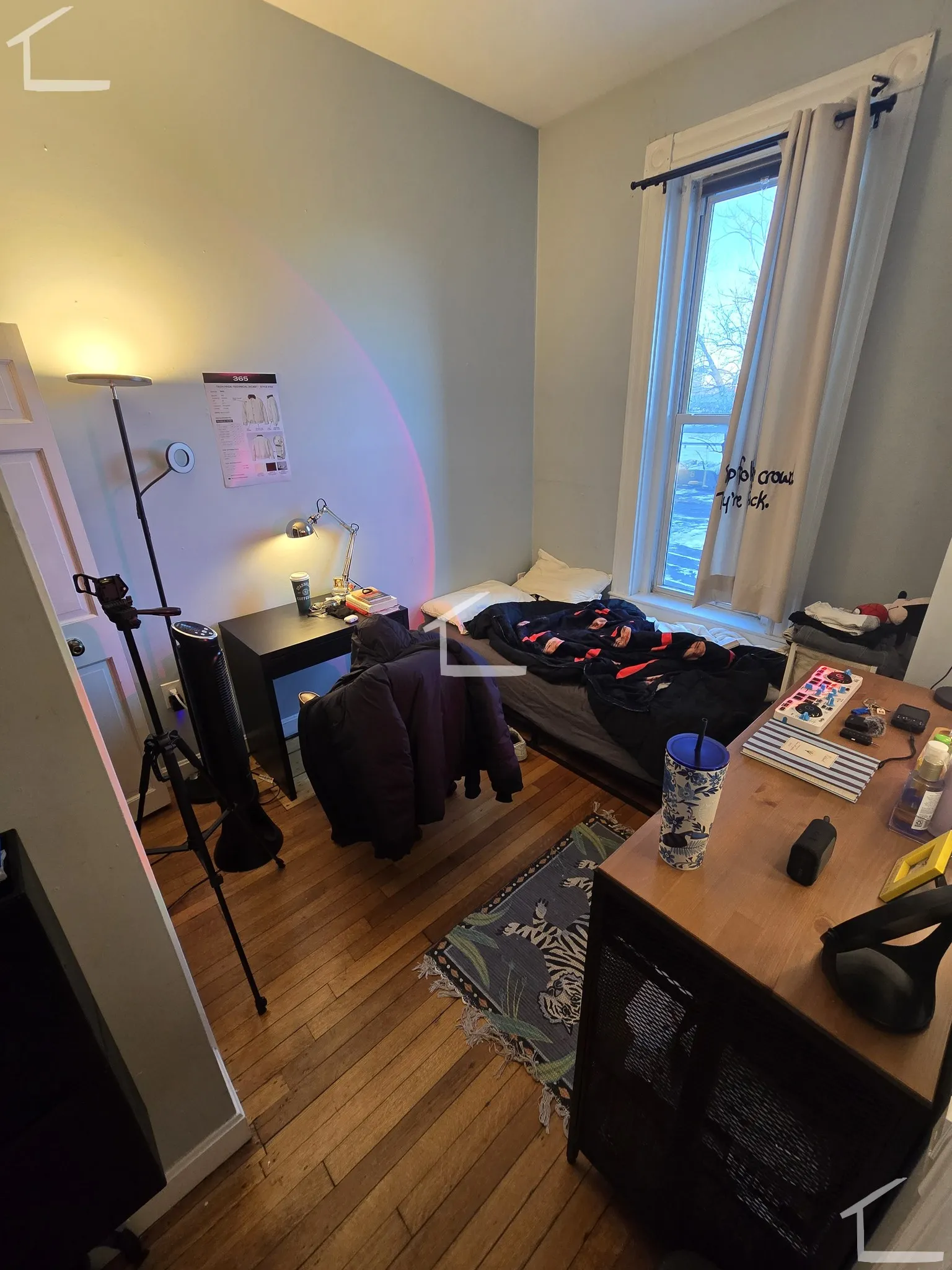 4 bed, 2 bath apartment for rent at 12 Bay State Rd Unit 1, Fenway — photo 9 of 10
